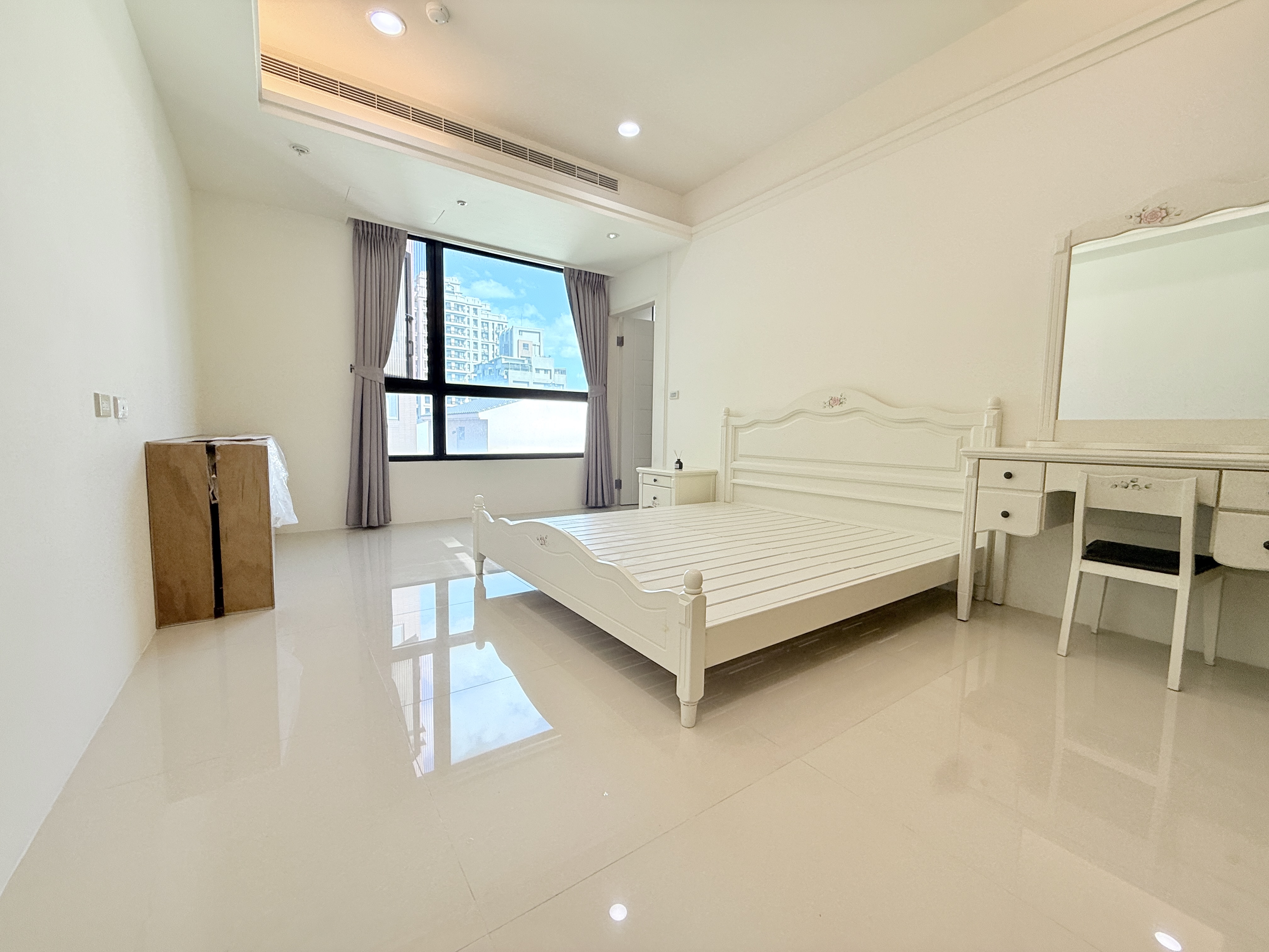 捷運A19站青埔國中宅ꕤ麒寶會館前後陽台雙衛浴開窗大三房車位