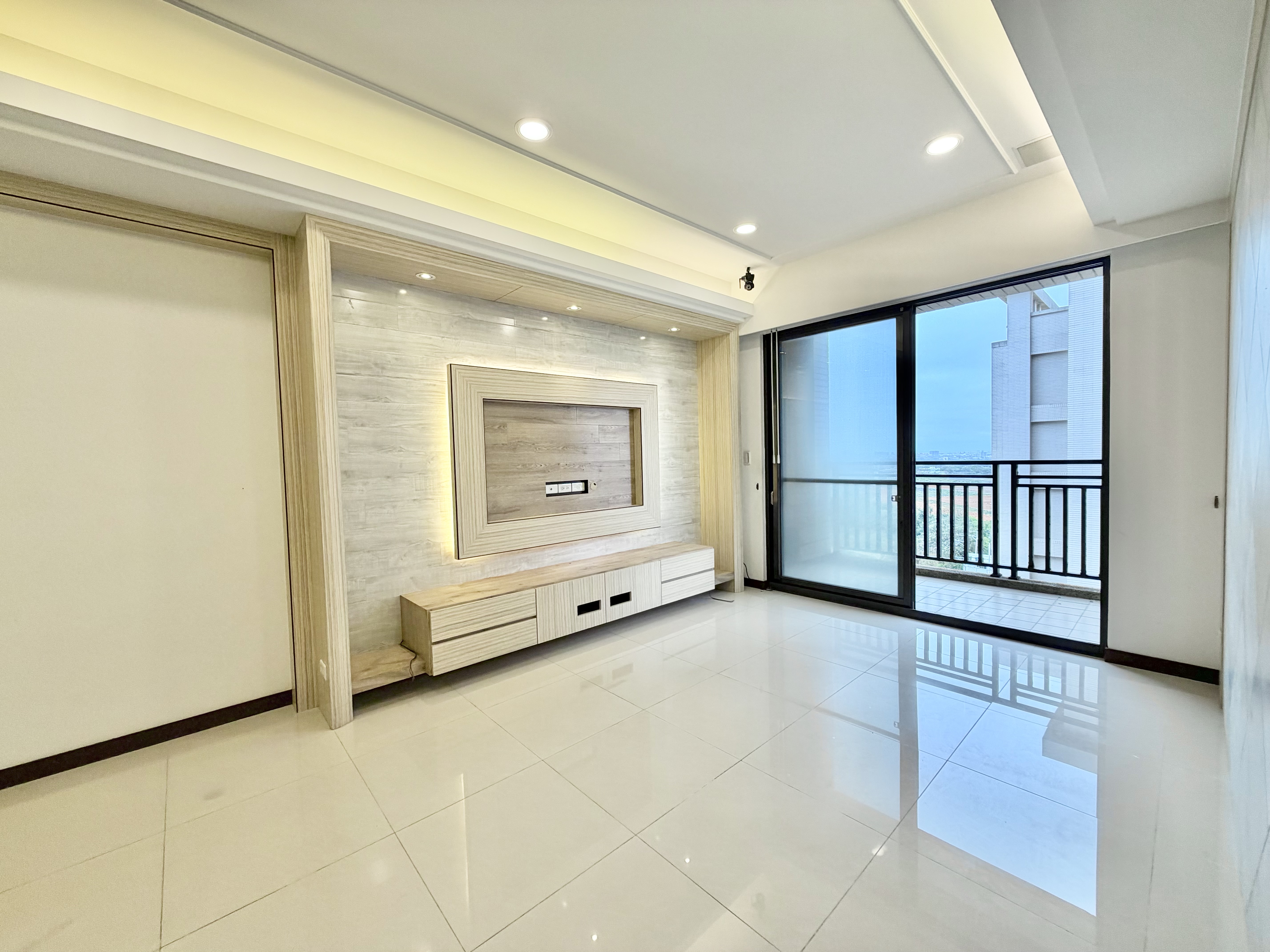 鄰近青埔ꕤ太睿A19前後陽台雙衛浴開窗精美四房B1車位