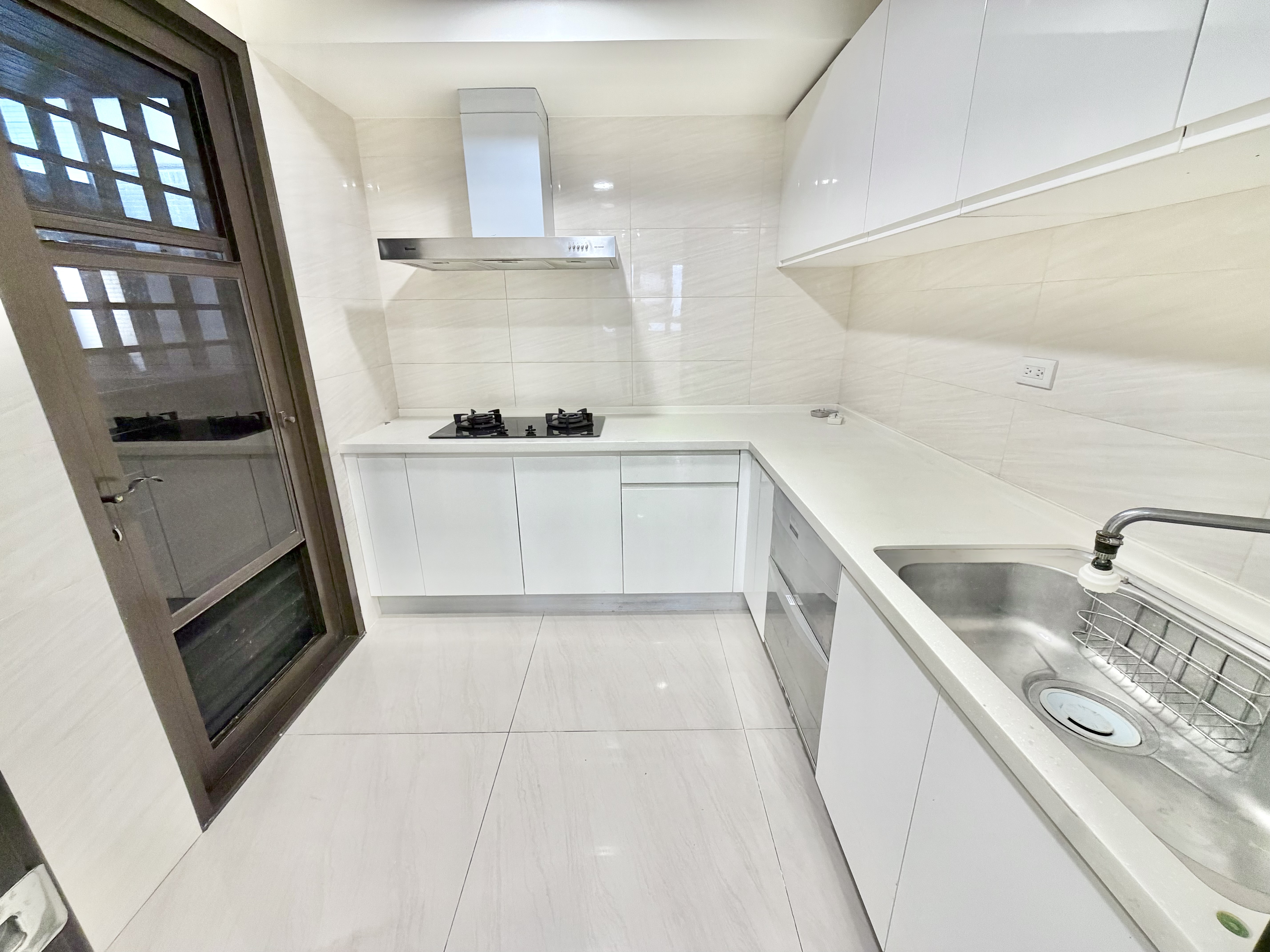 高鐵A18站ꕤ明日苑-5國寶苑精美裝潢衛浴雙開大四房車位