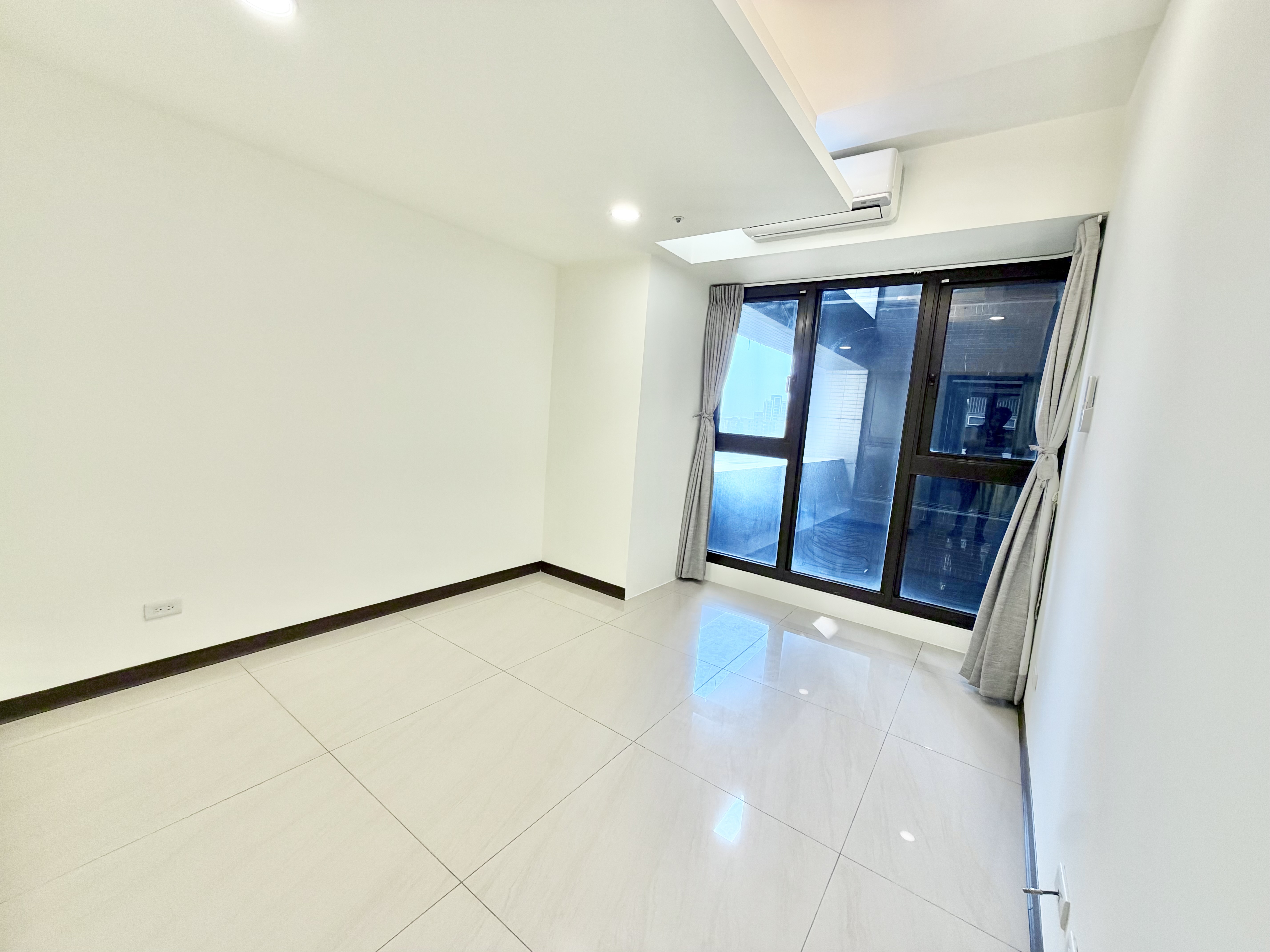 高鐵A18站ꕤ明日苑-5國寶苑精美裝潢衛浴雙開大四房車位